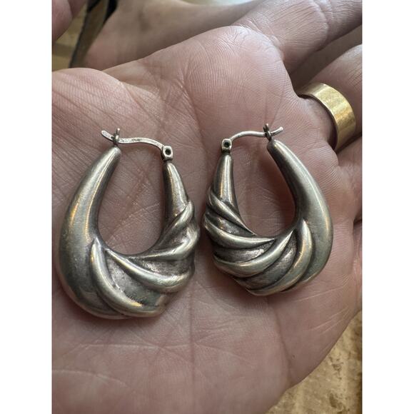 VTG Twisted Silver Crescent Hoop Earrings Sculptural Bold Glam Swirl Hoops - Picture 1 of 5